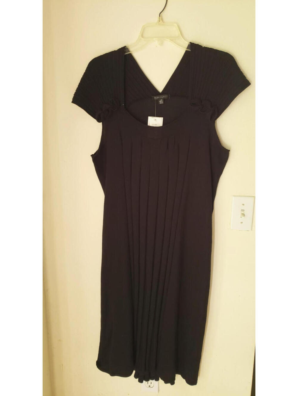 Parkhurst black  Dress size L Womens Scoop Neck Pleated Cap Sleeves Tight Knit